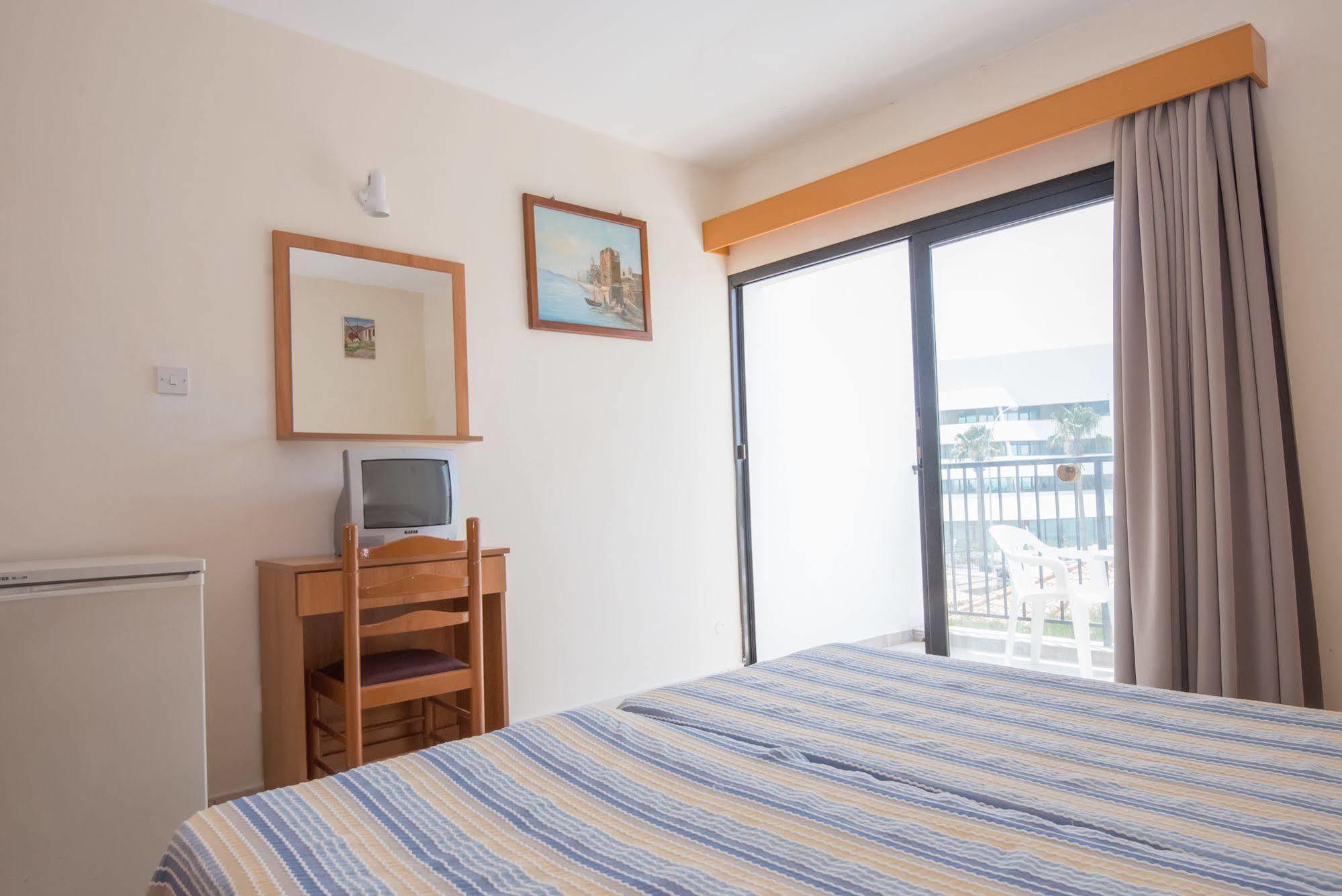 Kkaras Hotel 3 Star Ajía Nápa Eksteriør bilde