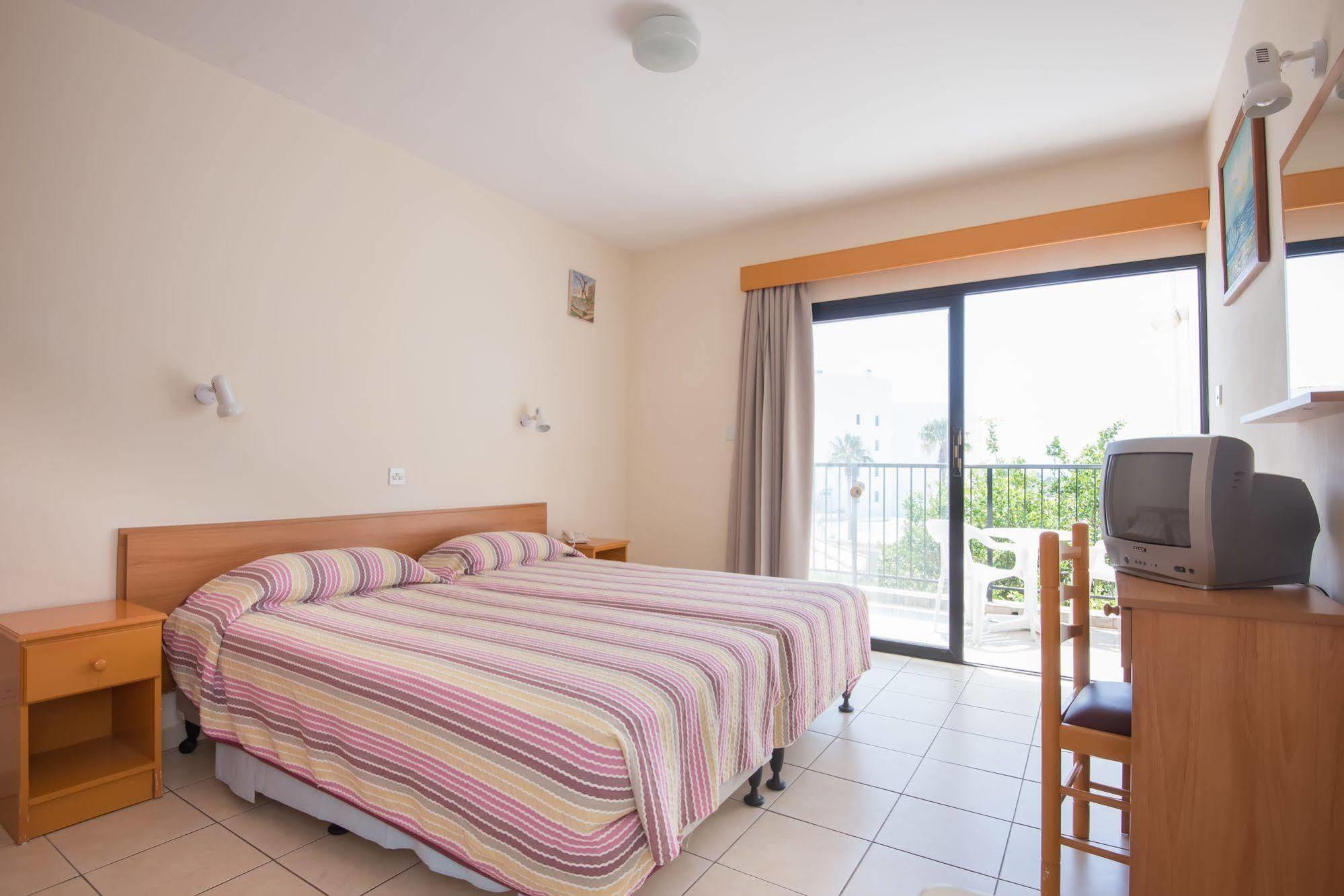 Kkaras Hotel 3 Star Ajía Nápa Eksteriør bilde